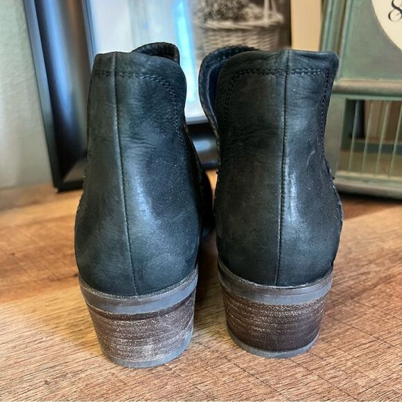 Steve Madden Kolina Black Perforated Leather Black Bootie Stacked Heel. Size 7.5 - Picture 5 of 10
